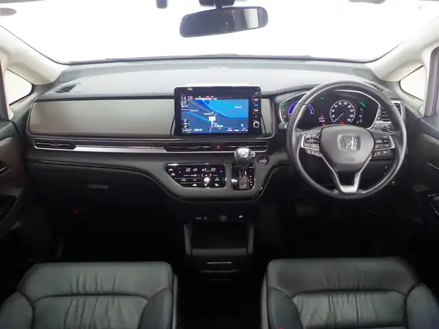 ホンダ オデッセイ ハイブリッド e:HEVアブソルート EX 群馬県 2021(令3)年 2.3万km プレミアムヴィーナスブラックP 本革シート/純正10インチナビ/・AM/FM/CD/DVD/SD/フルセグTV/・Bluetooth/USB/HDMI/AppleCarPlay/純正フリップダウンモニター/マルチビューカメラシステム/Hondaスマートパーキングアシスト/ハンズフリーアクセスパワーテールゲート/ジェスチャーコントロール両側パワースライドドア/ホンダセンシング/・衝突軽減ブレーキ（CMBS）/・路外逸脱抑制機能/車線維持支援システム（LKAS）/・誤発進抑制機能/後方誤発進抑制機能/・歩行者事故低減ステアリング/・渋滞追従機能付アダプティブクルーズコントロール/・先行車発進お知らせ機能/標識認識機能/LEDアクティブコーナリングライト/ブラインドスポットインフォメーション/2列目プレミアムクレードルシート/前席パワーシート/シートヒーター/運転席大型アームレスト/AC100V電源/電動パーキングブレーキ/オートブレーキホールド