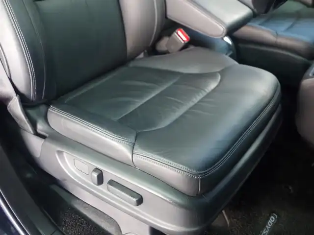 ホンダ オデッセイ ハイブリッド e:HEVアブソルート EX 群馬県 2021(令3)年 2.3万km プレミアムヴィーナスブラックP 本革シート/純正10インチナビ/・AM/FM/CD/DVD/SD/フルセグTV/・Bluetooth/USB/HDMI/AppleCarPlay/純正フリップダウンモニター/マルチビューカメラシステム/Hondaスマートパーキングアシスト/ハンズフリーアクセスパワーテールゲート/ジェスチャーコントロール両側パワースライドドア/ホンダセンシング/・衝突軽減ブレーキ（CMBS）/・路外逸脱抑制機能/車線維持支援システム（LKAS）/・誤発進抑制機能/後方誤発進抑制機能/・歩行者事故低減ステアリング/・渋滞追従機能付アダプティブクルーズコントロール/・先行車発進お知らせ機能/標識認識機能/LEDアクティブコーナリングライト/ブラインドスポットインフォメーション/2列目プレミアムクレードルシート/前席パワーシート/シートヒーター/運転席大型アームレスト/AC100V電源/電動パーキングブレーキ/オートブレーキホールド