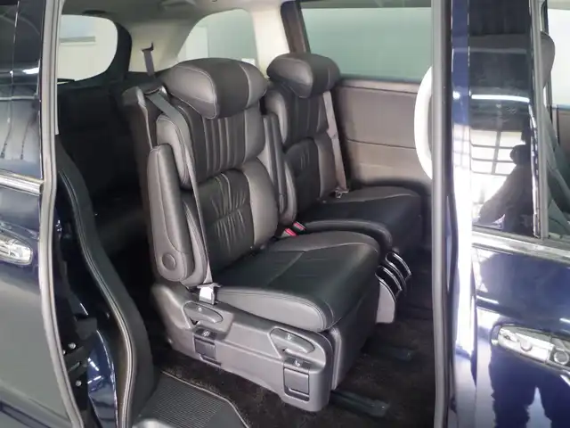 ホンダ オデッセイ ハイブリッド e:HEVアブソルート EX 群馬県 2021(令3)年 2.3万km プレミアムヴィーナスブラックP 本革シート/純正10インチナビ/・AM/FM/CD/DVD/SD/フルセグTV/・Bluetooth/USB/HDMI/AppleCarPlay/純正フリップダウンモニター/マルチビューカメラシステム/Hondaスマートパーキングアシスト/ハンズフリーアクセスパワーテールゲート/ジェスチャーコントロール両側パワースライドドア/ホンダセンシング/・衝突軽減ブレーキ（CMBS）/・路外逸脱抑制機能/車線維持支援システム（LKAS）/・誤発進抑制機能/後方誤発進抑制機能/・歩行者事故低減ステアリング/・渋滞追従機能付アダプティブクルーズコントロール/・先行車発進お知らせ機能/標識認識機能/LEDアクティブコーナリングライト/ブラインドスポットインフォメーション/2列目プレミアムクレードルシート/前席パワーシート/シートヒーター/運転席大型アームレスト/AC100V電源/電動パーキングブレーキ/オートブレーキホールド