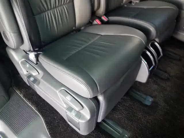 ホンダ オデッセイ ハイブリッド e:HEVアブソルート EX 群馬県 2021(令3)年 2.3万km プレミアムヴィーナスブラックP 本革シート/純正10インチナビ/・AM/FM/CD/DVD/SD/フルセグTV/・Bluetooth/USB/HDMI/AppleCarPlay/純正フリップダウンモニター/マルチビューカメラシステム/Hondaスマートパーキングアシスト/ハンズフリーアクセスパワーテールゲート/ジェスチャーコントロール両側パワースライドドア/ホンダセンシング/・衝突軽減ブレーキ（CMBS）/・路外逸脱抑制機能/車線維持支援システム（LKAS）/・誤発進抑制機能/後方誤発進抑制機能/・歩行者事故低減ステアリング/・渋滞追従機能付アダプティブクルーズコントロール/・先行車発進お知らせ機能/標識認識機能/LEDアクティブコーナリングライト/ブラインドスポットインフォメーション/2列目プレミアムクレードルシート/前席パワーシート/シートヒーター/運転席大型アームレスト/AC100V電源/電動パーキングブレーキ/オートブレーキホールド