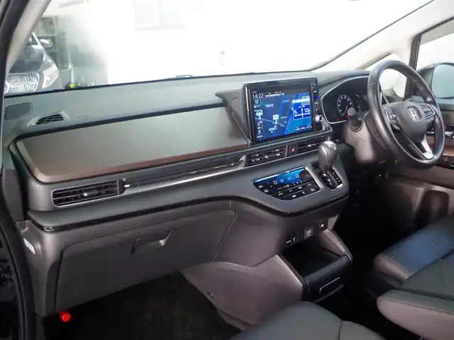 ホンダ オデッセイ ハイブリッド e:HEVアブソルート EX 群馬県 2021(令3)年 2.3万km プレミアムヴィーナスブラックP 本革シート/純正10インチナビ/・AM/FM/CD/DVD/SD/フルセグTV/・Bluetooth/USB/HDMI/AppleCarPlay/純正フリップダウンモニター/マルチビューカメラシステム/Hondaスマートパーキングアシスト/ハンズフリーアクセスパワーテールゲート/ジェスチャーコントロール両側パワースライドドア/ホンダセンシング/・衝突軽減ブレーキ（CMBS）/・路外逸脱抑制機能/車線維持支援システム（LKAS）/・誤発進抑制機能/後方誤発進抑制機能/・歩行者事故低減ステアリング/・渋滞追従機能付アダプティブクルーズコントロール/・先行車発進お知らせ機能/標識認識機能/LEDアクティブコーナリングライト/ブラインドスポットインフォメーション/2列目プレミアムクレードルシート/前席パワーシート/シートヒーター/運転席大型アームレスト/AC100V電源/電動パーキングブレーキ/オートブレーキホールド