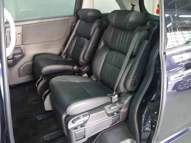 ホンダ オデッセイ ハイブリッド e:HEVアブソルート EX 群馬県 2021(令3)年 2.3万km プレミアムヴィーナスブラックP 本革シート/純正10インチナビ/・AM/FM/CD/DVD/SD/フルセグTV/・Bluetooth/USB/HDMI/AppleCarPlay/純正フリップダウンモニター/マルチビューカメラシステム/Hondaスマートパーキングアシスト/ハンズフリーアクセスパワーテールゲート/ジェスチャーコントロール両側パワースライドドア/ホンダセンシング/・衝突軽減ブレーキ（CMBS）/・路外逸脱抑制機能/車線維持支援システム（LKAS）/・誤発進抑制機能/後方誤発進抑制機能/・歩行者事故低減ステアリング/・渋滞追従機能付アダプティブクルーズコントロール/・先行車発進お知らせ機能/標識認識機能/LEDアクティブコーナリングライト/ブラインドスポットインフォメーション/2列目プレミアムクレードルシート/前席パワーシート/シートヒーター/運転席大型アームレスト/AC100V電源/電動パーキングブレーキ/オートブレーキホールド