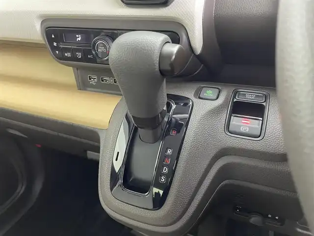 ホンダ Ｎ ＷＧＮ L ホンダセンシング 千葉県 2019(令1)年 0.8万km ホライズンシーブルーパール 純正9インチメモリナビ/　(CD DVD BT MSV USB TV)/バックカメラ/ビルトインETC/ホンダセンシング/・衝突軽減ブレーキ/・誤発進抑制機能/・歩行者事故低減ステアリング/・先行車発進お知らせ機能/・標識認識機能/・路外逸脱抑制機能/・渋滞追従機能付きアダクティブクルーズコントロール/・車線維持支援システム/・後方誤発進抑制機能/・オートハイビーム/横滑り防止装置/前後コーナーセンサー/電動パーキングブレーキ/ブレーキホールドスイッチ/LEDライト/フォグランプ/ヘッドライトレベライザー/Modulo製14インチAW/ドアバイザー/D席シートヒーター/充電用USB端子/プッシュスタート/スマートキー/取扱説明書