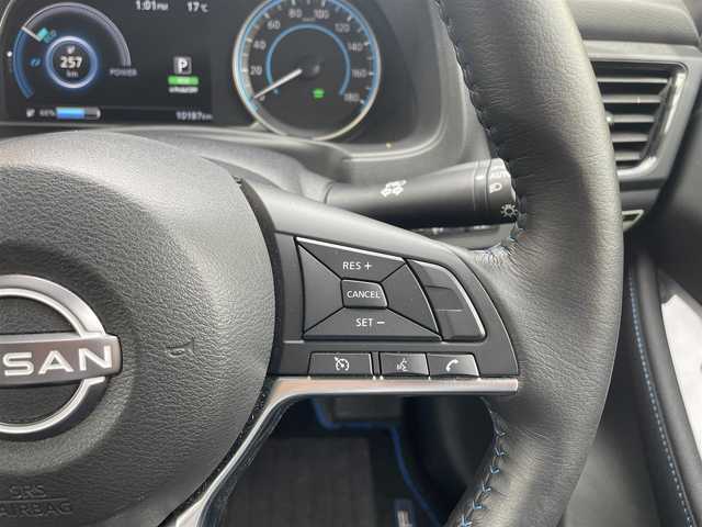 日産 リーフ e+ X 東京都 2023(令5)年 1.1万km ゴールドⅡ ワンオーナー/純正HDDナビ/ (フルセグTV/Bluetooth/USB/HDMI)/インテリジェントアラウンドビューモニター/ビルトインETC2.0/ドライブレコーダー/デジタルインナーミラー/前席シートヒーター/ステアリングヒーター/クルーズコントロール/側方支援/エマージェンシーブレーキ/道路標識表示/駐車支援/ふらつき警報/オートマチックハイビーム/横滑り防止装置/社外16インチアルミホイール【純正16インチアルミあり】/スマートキー/純正LEDヘッドライト/カーテンエアバック/スペアキー1本/保証書/取扱説明書