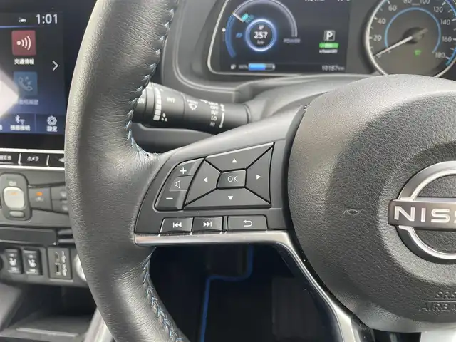 日産 リーフ e+ X 東京都 2023(令5)年 1.1万km ゴールドⅡ ワンオーナー/純正HDDナビ/ (フルセグTV/Bluetooth/USB/HDMI)/インテリジェントアラウンドビューモニター/ビルトインETC2.0/ドライブレコーダー/デジタルインナーミラー/前席シートヒーター/ステアリングヒーター/クルーズコントロール/側方支援/エマージェンシーブレーキ/道路標識表示/駐車支援/ふらつき警報/オートマチックハイビーム/横滑り防止装置/社外16インチアルミホイール【純正16インチアルミあり】/スマートキー/純正LEDヘッドライト/カーテンエアバック/スペアキー1本/保証書/取扱説明書