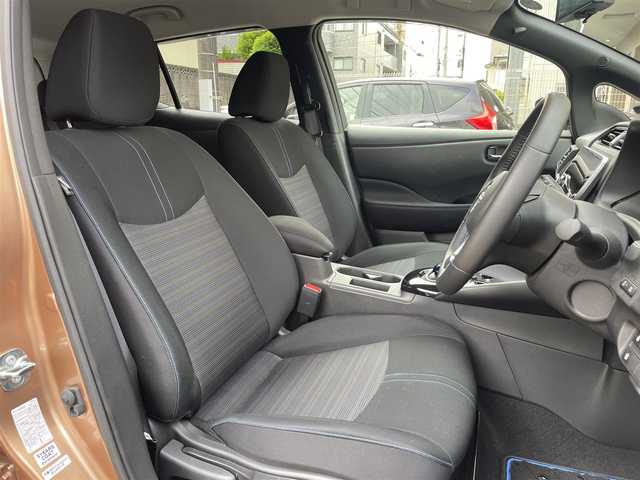 日産 リーフ e+ X 東京都 2023(令5)年 1.1万km ゴールドⅡ ワンオーナー/純正HDDナビ/ (フルセグTV/Bluetooth/USB/HDMI)/インテリジェントアラウンドビューモニター/ビルトインETC2.0/ドライブレコーダー/デジタルインナーミラー/前席シートヒーター/ステアリングヒーター/クルーズコントロール/側方支援/エマージェンシーブレーキ/道路標識表示/駐車支援/ふらつき警報/オートマチックハイビーム/横滑り防止装置/社外16インチアルミホイール【純正16インチアルミあり】/スマートキー/純正LEDヘッドライト/カーテンエアバック/スペアキー1本/保証書/取扱説明書