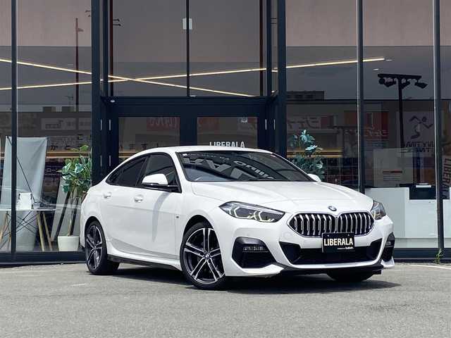 ＢＭＷ ２１８ｄ グランクーペ Mスポーツ 福岡県 2020(令2)年 5万km アルピンホワイトⅢ ・アクティブクルーズコントロール/・純正HDDナビ/USB/Bluetooth/AppleCarPla/y/・バックカメラ/・黒革シート/シートヒーター/・前後ドライブレコーダー/・ETC/・純正18AW/・プッシュスタート/・パーキングアシスト/・アイドリングストップ/・スマートキー/・フルフラットシート/・パワーシート/・レーンキープアシスト/・オートライト/・LEDライト