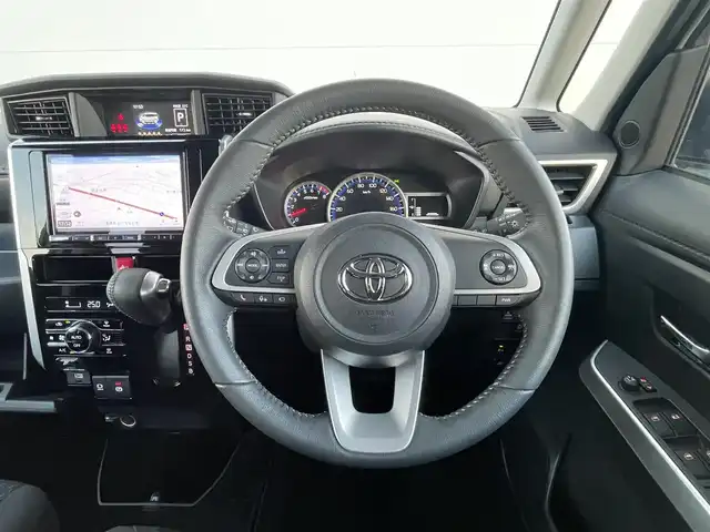 トヨタ ルーミー カスタムG 茨城県 2024(令6)年 0.9万km パールホワイトⅢ ワンオーナー/革巻きステアリング/ステアリングスイッチ/レーダークルーズコントロール/LEDヘッドライト/電子式パーキング/両側パワースライドドア/ETC/社外ナビ/パノラミックビューカメラ/フロアマット/プッシュスタート