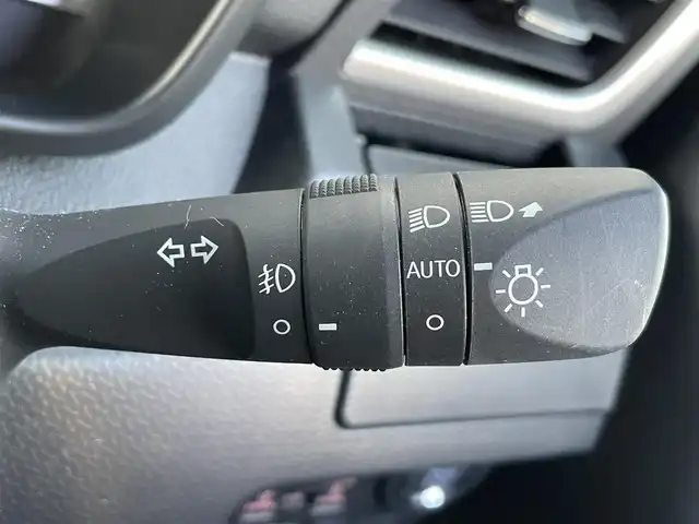 トヨタ ルーミー カスタムG 茨城県 2024(令6)年 0.9万km パールホワイトⅢ ワンオーナー/革巻きステアリング/ステアリングスイッチ/レーダークルーズコントロール/LEDヘッドライト/電子式パーキング/両側パワースライドドア/ETC/社外ナビ/パノラミックビューカメラ/フロアマット/プッシュスタート