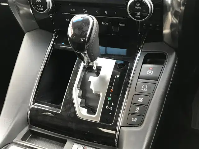 トヨタ ヴェルファイア ハイブリット ZR Gエディション 富山県 2020(令2)年 7万km ブラック ○ツインムーンルーフ/○純正9型ナビ(BT/CD/DVD)/○フルセグTV/○パワースライドドア(両側)/○バックモニター/○ビルトインETC/○ソーリンドライブレコーダー/○純正12.1型後席ディスプレイ/○レーダークルーズコントロール/○インテリジェントクリアランスソナー/○セーフティセンス/・プリクラッシュセーフティ/・レーントレーシングアシスト/・ロードサインアシスト/・アダプティブハイビームシステム/○3眼LEDヘッドランプ(AFS)/○デュアルオートエアコン/○木目調/革巻きコンビステアリング/○ステアリングヒーター/○前席パワーシート/快適温熱シート/○助手席パワーオットマン/○エグゼクティブパワーシート/○純正17インチアルミホイール/○スマートエントリー/プッシュスタートシステム/○禁煙車