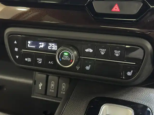 ホンダ Ｎ ＢＯＸ カスタム L コーディネートスタイル 三重県 2022(令4)年 2万km ミッドナイトブルービームM ガソリン/FF/インパネCVT/純正 8インチナビ VXU-217NBi/（CD/DVD/RADIO/TV/SD/Music Rack/USB/iPod/Bluetooth/CarPlay）/バックカメラ/両側パワースライドドア/ドライブレコーダー 前後/ビルトイン ETC（ナビ連動）/Honda SENSING/・衝突軽減ブレーキ［CMBS］/・車線維持支援システム［LKAS］/・アダプティブクルーズコントロール［ACC］/・路外逸脱抑制機能/・先行車発進お知らせ機能/・標識認識機能/・オートハイビーム機能/装備/・ハーフレザーシート/・シートヒーター（D/N）/・オートエアコン/・電子パーキングブレーキ＆ブレーキホールド機能/・ステアリングスイッチ/・プッシュスタート/・充電用（x2）＆入力用（x1）USBジャック/・純正14inAW/・保/・スマートキーx2