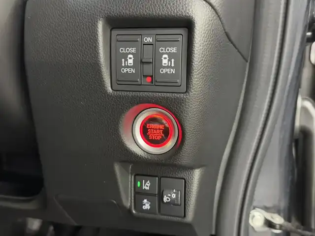 ホンダ Ｎ ＢＯＸ カスタム L コーディネートスタイル 三重県 2022(令4)年 2万km ミッドナイトブルービームM ガソリン/FF/インパネCVT/純正 8インチナビ VXU-217NBi/（CD/DVD/RADIO/TV/SD/Music Rack/USB/iPod/Bluetooth/CarPlay）/バックカメラ/両側パワースライドドア/ドライブレコーダー 前後/ビルトイン ETC（ナビ連動）/Honda SENSING/・衝突軽減ブレーキ［CMBS］/・車線維持支援システム［LKAS］/・アダプティブクルーズコントロール［ACC］/・路外逸脱抑制機能/・先行車発進お知らせ機能/・標識認識機能/・オートハイビーム機能/装備/・ハーフレザーシート/・シートヒーター（D/N）/・オートエアコン/・電子パーキングブレーキ＆ブレーキホールド機能/・ステアリングスイッチ/・プッシュスタート/・充電用（x2）＆入力用（x1）USBジャック/・純正14inAW/・保/・スマートキーx2