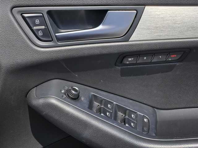 アウディ Ｑ５ 2．0 TFSI クワトロ Sライン 鹿児島県 2012(平24)年 15.5万km アイビスホワイト クルーズコントロール　/ビルトインＥＴＣ　/Ｄ＋Ｎ席パワーシート　/D席シートメモリー　/Ｂｌｕｅｔｏｏｔｈ接続　/パワーバックドア　/ＭＴモード付きＡＴ　/パドルシフト　/純正ＨＤＤナビ　/前後コーナーセンサー/４WD/ターボ車/プッシュスタート/スマートキー/横滑り防止装置/エアバッグ(W+サイド)/カーテンエアバッグ