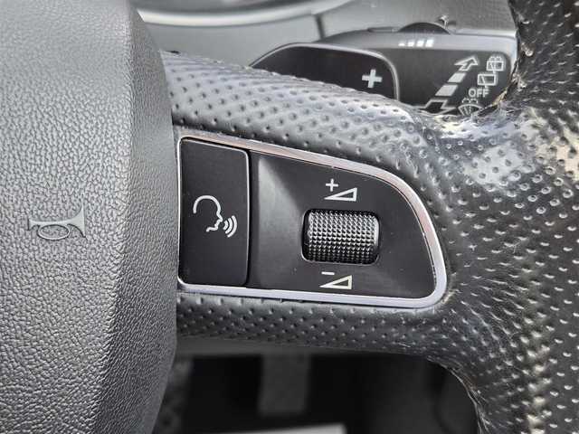 アウディ Ｑ５ 2．0 TFSI クワトロ Sライン 鹿児島県 2012(平24)年 15.5万km アイビスホワイト クルーズコントロール　/ビルトインＥＴＣ　/Ｄ＋Ｎ席パワーシート　/D席シートメモリー　/Ｂｌｕｅｔｏｏｔｈ接続　/パワーバックドア　/ＭＴモード付きＡＴ　/パドルシフト　/純正ＨＤＤナビ　/前後コーナーセンサー/４WD/ターボ車/プッシュスタート/スマートキー/横滑り防止装置/エアバッグ(W+サイド)/カーテンエアバッグ