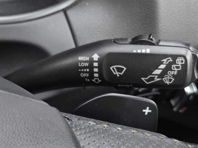 アウディ Ｑ５ 2．0 TFSI クワトロ Sライン 鹿児島県 2012(平24)年 15.5万km アイビスホワイト クルーズコントロール　/ビルトインＥＴＣ　/Ｄ＋Ｎ席パワーシート　/D席シートメモリー　/Ｂｌｕｅｔｏｏｔｈ接続　/パワーバックドア　/ＭＴモード付きＡＴ　/パドルシフト　/純正ＨＤＤナビ　/前後コーナーセンサー/４WD/ターボ車/プッシュスタート/スマートキー/横滑り防止装置/エアバッグ(W+サイド)/カーテンエアバッグ