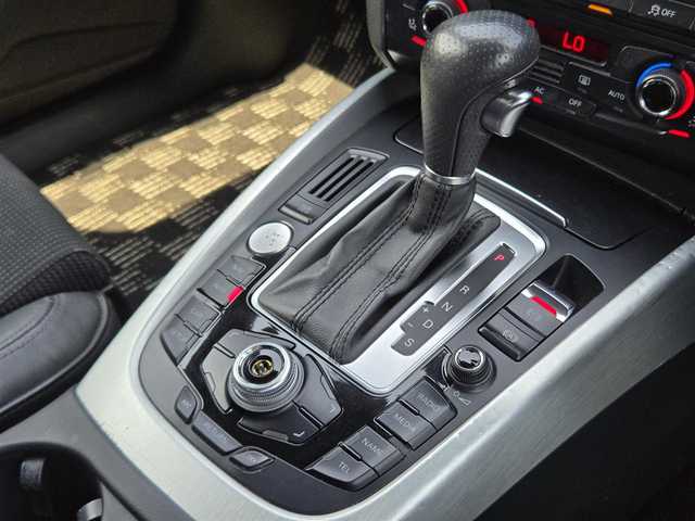 アウディ Ｑ５ 2．0 TFSI クワトロ Sライン 鹿児島県 2012(平24)年 15.5万km アイビスホワイト クルーズコントロール　/ビルトインＥＴＣ　/Ｄ＋Ｎ席パワーシート　/D席シートメモリー　/Ｂｌｕｅｔｏｏｔｈ接続　/パワーバックドア　/ＭＴモード付きＡＴ　/パドルシフト　/純正ＨＤＤナビ　/前後コーナーセンサー/４WD/ターボ車/プッシュスタート/スマートキー/横滑り防止装置/エアバッグ(W+サイド)/カーテンエアバッグ