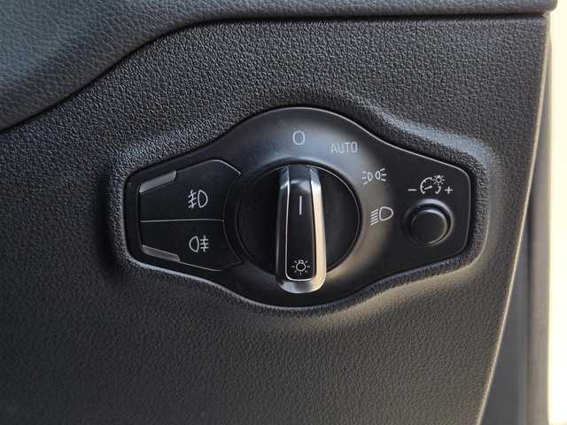 アウディ Ｑ５ 2．0 TFSI クワトロ Sライン 鹿児島県 2012(平24)年 15.5万km アイビスホワイト クルーズコントロール　/ビルトインＥＴＣ　/Ｄ＋Ｎ席パワーシート　/D席シートメモリー　/Ｂｌｕｅｔｏｏｔｈ接続　/パワーバックドア　/ＭＴモード付きＡＴ　/パドルシフト　/純正ＨＤＤナビ　/前後コーナーセンサー/４WD/ターボ車/プッシュスタート/スマートキー/横滑り防止装置/エアバッグ(W+サイド)/カーテンエアバッグ