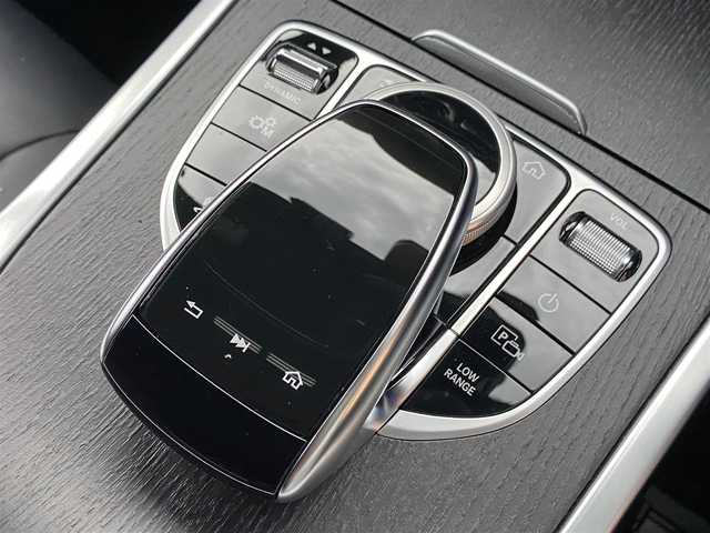 メルセデス・ベンツ ゲレンデヴァーゲン Ｇ３５０ｄ マヌファクトゥーアエディション 福岡県 2020(令2)年 1万km ダイヤモンドホワイト レーダーセーフティパッケージ/サンルーフ/黒革シート/前席エアシート/全席シートヒーター/純正ナビ/Applecarplay/全方位カメラ/フルセグTV/Burmester/アダプティブダンピングサスペンション/ブラックスモークLEDライト/黒塗装20インチアルミホイール/前後ドライブレコーダー/ETC2.0/取扱説明書/保証書/スペアキー×1