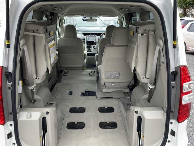 トヨタ ノア X Lセレクション 東京都 2013(平25)年 2万km ホワイトパールクリスタルシャイン 車いす仕様車スロープタイプI/6人＋車いす１脚仕様/電動スロープ【ワイヤレスリモコン付き】/新車時保証書　/取扱説明書　ナビ説明書	/純正ナビ/ワンセグTV【NSCP-W62】	/SD/CD/BT	/バックカメラ　ETC	/ドライブレコーダー【前後】/左側パワースライドドア	/HIDライト/オートライト	/キーレスキー/スペアキー