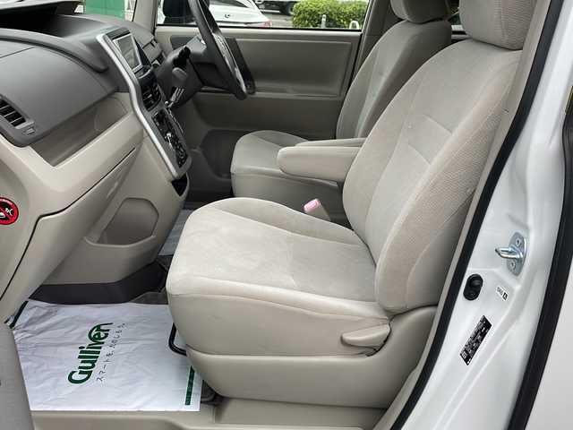 トヨタ ノア X Lセレクション 東京都 2013(平25)年 2万km ホワイトパールクリスタルシャイン 車いす仕様車スロープタイプI/6人＋車いす１脚仕様/電動スロープ【ワイヤレスリモコン付き】/新車時保証書　/取扱説明書　ナビ説明書	/純正ナビ/ワンセグTV【NSCP-W62】	/SD/CD/BT	/バックカメラ　ETC	/ドライブレコーダー【前後】/左側パワースライドドア	/HIDライト/オートライト	/キーレスキー/スペアキー