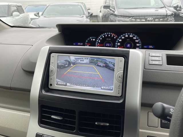 トヨタ ノア X Lセレクション 東京都 2013(平25)年 2万km ホワイトパールクリスタルシャイン 車いす仕様車スロープタイプI/6人＋車いす１脚仕様/電動スロープ【ワイヤレスリモコン付き】/新車時保証書　/取扱説明書　ナビ説明書	/純正ナビ/ワンセグTV【NSCP-W62】	/SD/CD/BT	/バックカメラ　ETC	/ドライブレコーダー【前後】/左側パワースライドドア	/HIDライト/オートライト	/キーレスキー/スペアキー