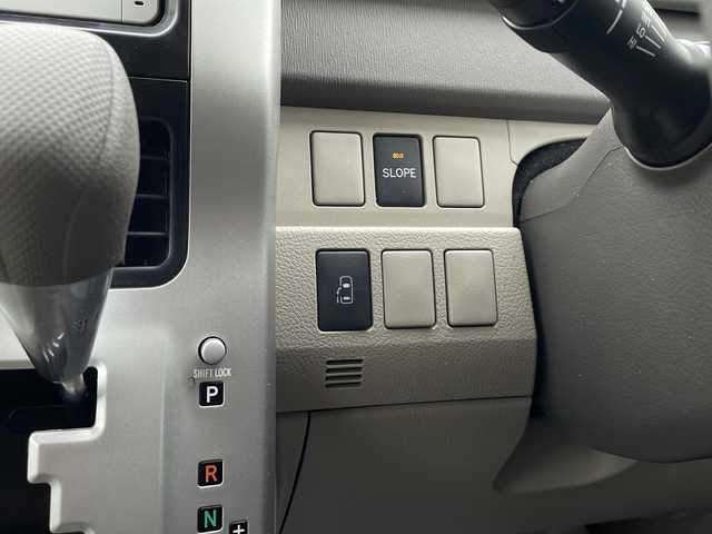 トヨタ ノア X Lセレクション 東京都 2013(平25)年 2万km ホワイトパールクリスタルシャイン 車いす仕様車スロープタイプI/6人＋車いす１脚仕様/電動スロープ【ワイヤレスリモコン付き】/新車時保証書　/取扱説明書　ナビ説明書	/純正ナビ/ワンセグTV【NSCP-W62】	/SD/CD/BT	/バックカメラ　ETC	/ドライブレコーダー【前後】/左側パワースライドドア	/HIDライト/オートライト	/キーレスキー/スペアキー