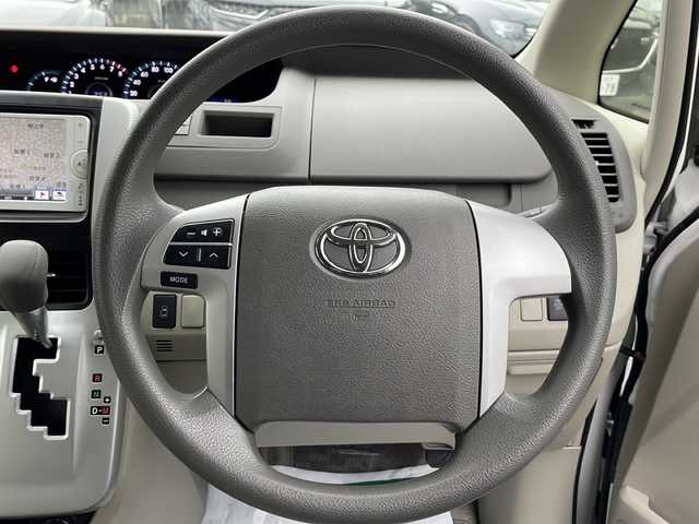 トヨタ ノア X Lセレクション 東京都 2013(平25)年 2万km ホワイトパールクリスタルシャイン 車いす仕様車スロープタイプI/6人＋車いす１脚仕様/電動スロープ【ワイヤレスリモコン付き】/新車時保証書　/取扱説明書　ナビ説明書	/純正ナビ/ワンセグTV【NSCP-W62】	/SD/CD/BT	/バックカメラ　ETC	/ドライブレコーダー【前後】/左側パワースライドドア	/HIDライト/オートライト	/キーレスキー/スペアキー