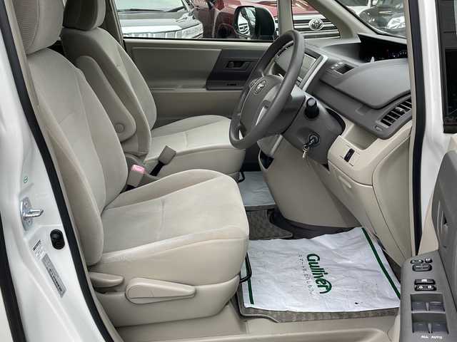 トヨタ ノア X Lセレクション 東京都 2013(平25)年 2万km ホワイトパールクリスタルシャイン 車いす仕様車スロープタイプI/6人＋車いす１脚仕様/電動スロープ【ワイヤレスリモコン付き】/新車時保証書　/取扱説明書　ナビ説明書	/純正ナビ/ワンセグTV【NSCP-W62】	/SD/CD/BT	/バックカメラ　ETC	/ドライブレコーダー【前後】/左側パワースライドドア	/HIDライト/オートライト	/キーレスキー/スペアキー