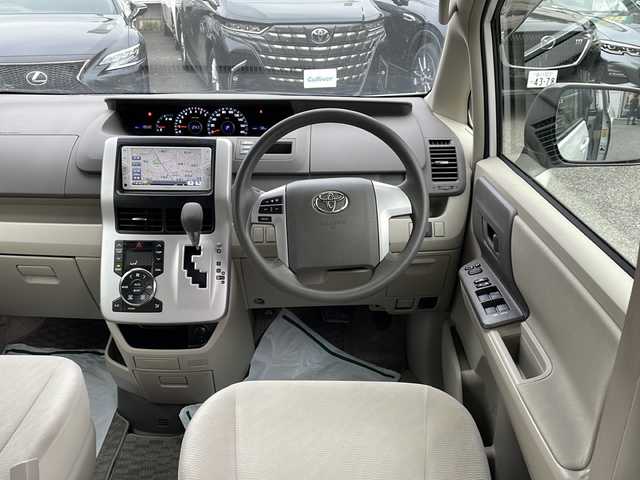 トヨタ ノア X Lセレクション 東京都 2013(平25)年 2万km ホワイトパールクリスタルシャイン 車いす仕様車スロープタイプI/6人＋車いす１脚仕様/電動スロープ【ワイヤレスリモコン付き】/新車時保証書　/取扱説明書　ナビ説明書	/純正ナビ/ワンセグTV【NSCP-W62】	/SD/CD/BT	/バックカメラ　ETC	/ドライブレコーダー【前後】/左側パワースライドドア	/HIDライト/オートライト	/キーレスキー/スペアキー