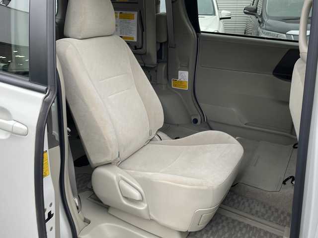 トヨタ ノア X Lセレクション 東京都 2013(平25)年 2万km ホワイトパールクリスタルシャイン 車いす仕様車スロープタイプI/6人＋車いす１脚仕様/電動スロープ【ワイヤレスリモコン付き】/新車時保証書　/取扱説明書　ナビ説明書	/純正ナビ/ワンセグTV【NSCP-W62】	/SD/CD/BT	/バックカメラ　ETC	/ドライブレコーダー【前後】/左側パワースライドドア	/HIDライト/オートライト	/キーレスキー/スペアキー