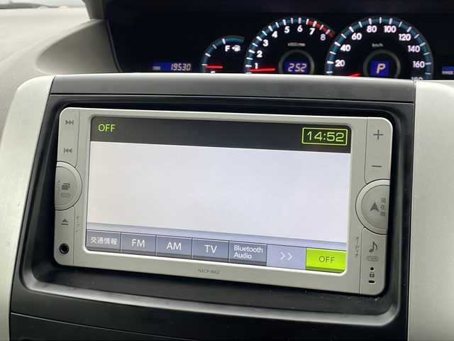 トヨタ ノア X Lセレクション 東京都 2013(平25)年 2万km ホワイトパールクリスタルシャイン 車いす仕様車スロープタイプI/6人＋車いす１脚仕様/電動スロープ【ワイヤレスリモコン付き】/新車時保証書　/取扱説明書　ナビ説明書	/純正ナビ/ワンセグTV【NSCP-W62】	/SD/CD/BT	/バックカメラ　ETC	/ドライブレコーダー【前後】/左側パワースライドドア	/HIDライト/オートライト	/キーレスキー/スペアキー