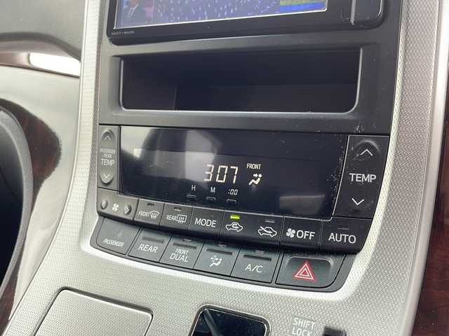 トヨタ ヴェルファイア 2．4Z 島根県 2012(平24)年 7.5万km ホワイトパールクリスタルシャイン 純正ナビ/フルセグTV/両側パワースライドドア/バックカメラ/ビルトインETC/クリアランスソナー/バックソナー/HIDヘッドランプ/オートライト/SRSエアバッグ/デュアルオートエアコン/ディンプル革巻きステアリングホイール/ダークグレートリコットシート/純正18インチアルミホイール/スマートキー/プッシュエンジンスタート/禁煙車