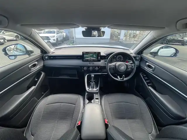 ホンダ ヴェゼル ハイブリッド e:HEV Z 長崎県 2021(令3)年 3.1万km プレミアムサンライトホワイトパール ワンオーナー車両/純正ディスプレイオーディオ（ナビ機能、フルセグ、AM、FM、BTオーディオ、AppleCarPlay、AndroidAuto）/バックカメラ/電動リアゲート/クルーズコントロール/パドルシフト/DNシートヒーター/ハーフレザー調シートカバー/ETC/BSM/電動パーキング/パーキングセンサー/電動格納ウインカーミラー