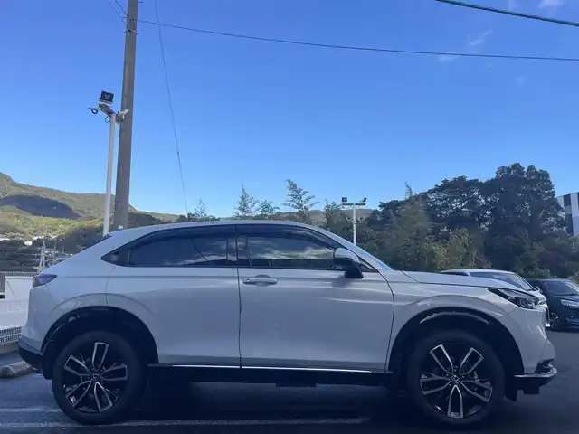 ホンダ ヴェゼル ハイブリッド e:HEV Z 長崎県 2021(令3)年 3.1万km プレミアムサンライトホワイトパール ワンオーナー車両/純正ディスプレイオーディオ（ナビ機能、フルセグ、AM、FM、BTオーディオ、AppleCarPlay、AndroidAuto）/バックカメラ/電動リアゲート/クルーズコントロール/パドルシフト/DNシートヒーター/ハーフレザー調シートカバー/ETC/BSM/電動パーキング/パーキングセンサー/電動格納ウインカーミラー