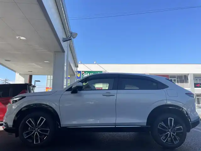 ホンダ ヴェゼル ハイブリッド e:HEV Z 長崎県 2021(令3)年 3.1万km プレミアムサンライトホワイトパール ワンオーナー車両/純正ディスプレイオーディオ（ナビ機能、フルセグ、AM、FM、BTオーディオ、AppleCarPlay、AndroidAuto）/バックカメラ/電動リアゲート/クルーズコントロール/パドルシフト/DNシートヒーター/ハーフレザー調シートカバー/ETC/BSM/電動パーキング/パーキングセンサー/電動格納ウインカーミラー