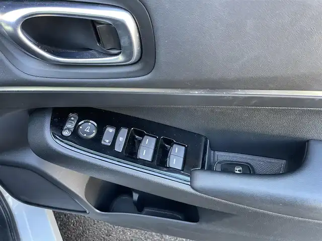 ホンダ ヴェゼル ハイブリッド e:HEV Z 長崎県 2021(令3)年 3.1万km プレミアムサンライトホワイトパール ワンオーナー車両/純正ディスプレイオーディオ（ナビ機能、フルセグ、AM、FM、BTオーディオ、AppleCarPlay、AndroidAuto）/バックカメラ/電動リアゲート/クルーズコントロール/パドルシフト/DNシートヒーター/ハーフレザー調シートカバー/ETC/BSM/電動パーキング/パーキングセンサー/電動格納ウインカーミラー