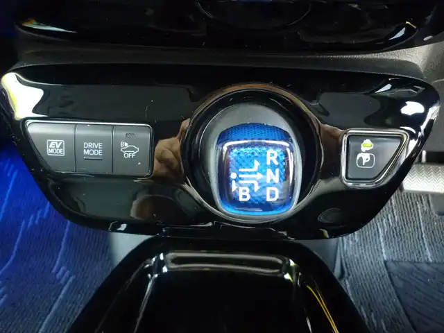 トヨタ プリウス A ツーリングセレクション 和歌山県 2017(平29)年 5.9万km アティチュードブラックマイカ 純正9インチSDナビ(DSZT-YC4T)/　・Bluetooth/   ・フルセグテレビ/バックカメラ/純正17インチアルミホイール/ビルトインETC車載器/レーダークルーズコントロール/シートヒーター/合革シート/HUD/BSM/パーキングアシスト/スペアキー