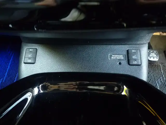 トヨタ プリウス A ツーリングセレクション 和歌山県 2017(平29)年 5.9万km アティチュードブラックマイカ 純正9インチSDナビ(DSZT-YC4T)/　・Bluetooth/   ・フルセグテレビ/バックカメラ/純正17インチアルミホイール/ビルトインETC車載器/レーダークルーズコントロール/シートヒーター/合革シート/HUD/BSM/パーキングアシスト/スペアキー