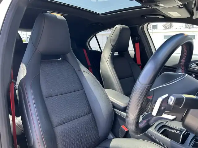 メルセデス・ベンツ Ａ２５０ シュポルト 4MATIC 道東・釧路十勝 2016(平28)年 4.7万km カルサイトホワイト AMGレザーエクスクルーシブパッケージ/レーダーセーフティーパッケージ/ディストロニック/純正ナビ/TV/CD/BT/黒革/シートヒーター(前席)/メモリ付きパワーシート(前席)/パノラミックスライディングルーフ/バックカメラ/コーナーセンサー(前後)/harman/kardon/LEDヘッドライト/オートライト/パドルシフト/純正フロアマット/純正18インチAW/ETC