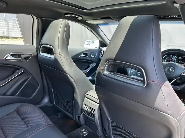 メルセデス・ベンツ Ａ２５０ シュポルト 4MATIC 道東・釧路十勝 2016(平28)年 4.7万km カルサイトホワイト AMGレザーエクスクルーシブパッケージ/レーダーセーフティーパッケージ/ディストロニック/純正ナビ/TV/CD/BT/黒革/シートヒーター(前席)/メモリ付きパワーシート(前席)/パノラミックスライディングルーフ/バックカメラ/コーナーセンサー(前後)/harman/kardon/LEDヘッドライト/オートライト/パドルシフト/純正フロアマット/純正18インチAW/ETC