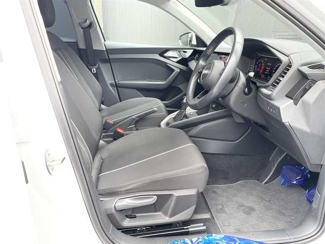 アウディ Ａ１ SB 35TFSI アドバンスド 香川県 2019(令1)年 2.3万km グレイシアホワイトメタリック 純正ナビ（BT、フルセグTV）/Bカメラ/前後コーナーセンサー/バーチャルコクピット/シートヒーター　前席/レーンキープアシスト/アダクティブクルーズコントロール/スマートキー