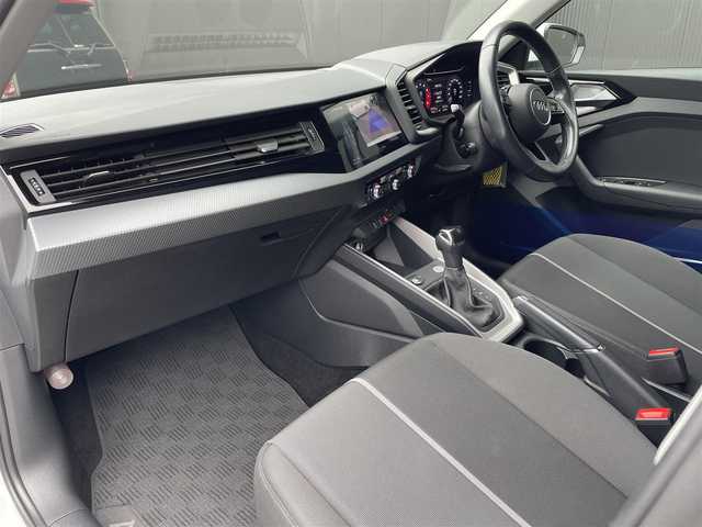 アウディ Ａ１ SB 35TFSI アドバンスド 香川県 2019(令1)年 2.3万km グレイシアホワイトメタリック 純正ナビ（BT、フルセグTV）/Bカメラ/前後コーナーセンサー/バーチャルコクピット/シートヒーター　前席/レーンキープアシスト/アダクティブクルーズコントロール/スマートキー