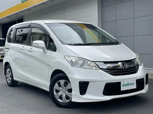 ホンダ フリード G プレミアムエディション 千葉県 2016(平28)年 8.4万km ホワイトオーキッドパール Gathersナビ/フルセグTV/Blue Tooth/CD/DVD/フリップダウンモニター/バックカメラ/前後ドライブレコーダー/両側パワスラドア/ビルトインETC/社外LEDヘッドライトバルブ/純正フロアマット/電動格納ミラー/ドアバイザー/取説/保証書