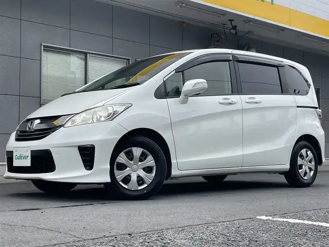 ホンダ フリード G プレミアムエディション 千葉県 2016(平28)年 8.4万km ホワイトオーキッドパール Gathersナビ/フルセグTV/Blue Tooth/CD/DVD/フリップダウンモニター/バックカメラ/前後ドライブレコーダー/両側パワスラドア/ビルトインETC/社外LEDヘッドライトバルブ/純正フロアマット/電動格納ミラー/ドアバイザー/取説/保証書