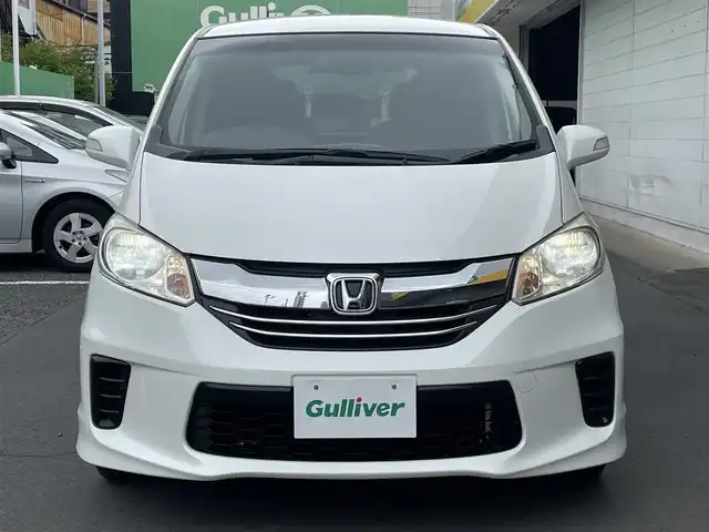 ホンダ フリード G プレミアムエディション 千葉県 2016(平28)年 8.4万km ホワイトオーキッドパール Gathersナビ/フルセグTV/Blue Tooth/CD/DVD/フリップダウンモニター/バックカメラ/前後ドライブレコーダー/両側パワスラドア/ビルトインETC/社外LEDヘッドライトバルブ/純正フロアマット/電動格納ミラー/ドアバイザー/取説/保証書