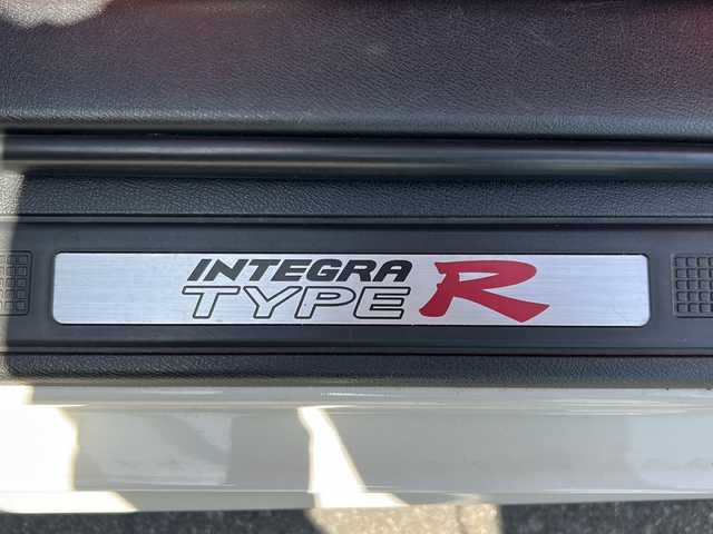 ホンダ インテグラ タイプR 岡山県 2002(平14)年 13.3万km チャンピオンシップホワイト PS　/PW　/保証書　/取扱説明書　/AAC　/ETC　/Bluetooth接続　/バックカメラ　/17インチ純正AW　/純正フロアマット　/純正LEDライト/ナビ　/RECAROシート　/ABS　/エアバック　/自家用