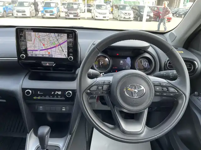 トヨタ ヤリスクロス G 石川県 2023(令5)年 0.4万km プラチナホワイトパールマイカ ワンオーナー/純正ディスプレイオーディオ/ナビ/全方位カメラ/トヨタセーフティセンス/レーダークルーズ/スマートキー/プッシュスタート/電動ミラー/ETC/レーンキープ/社外アルミホイール/純正AW&夏タイヤ積み込み/オートライト/保証書/取説