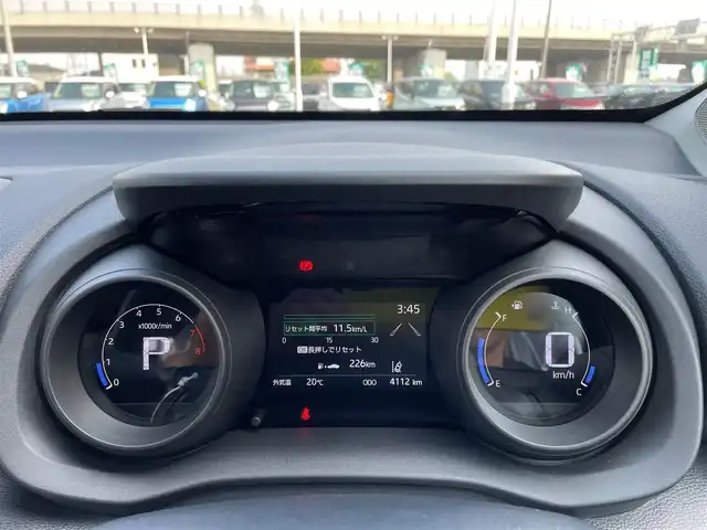 トヨタ ヤリスクロス G 石川県 2023(令5)年 0.4万km プラチナホワイトパールマイカ ワンオーナー/純正ディスプレイオーディオ/ナビ/全方位カメラ/トヨタセーフティセンス/レーダークルーズ/スマートキー/プッシュスタート/電動ミラー/ETC/レーンキープ/社外アルミホイール/純正AW&夏タイヤ積み込み/オートライト/保証書/取説