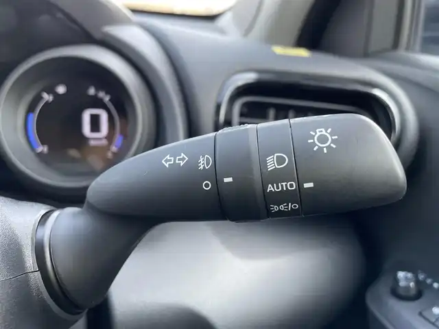 トヨタ ヤリスクロス G 石川県 2023(令5)年 0.4万km プラチナホワイトパールマイカ ワンオーナー/純正ディスプレイオーディオ/ナビ/全方位カメラ/トヨタセーフティセンス/レーダークルーズ/スマートキー/プッシュスタート/電動ミラー/ETC/レーンキープ/社外アルミホイール/純正AW&夏タイヤ積み込み/オートライト/保証書/取説