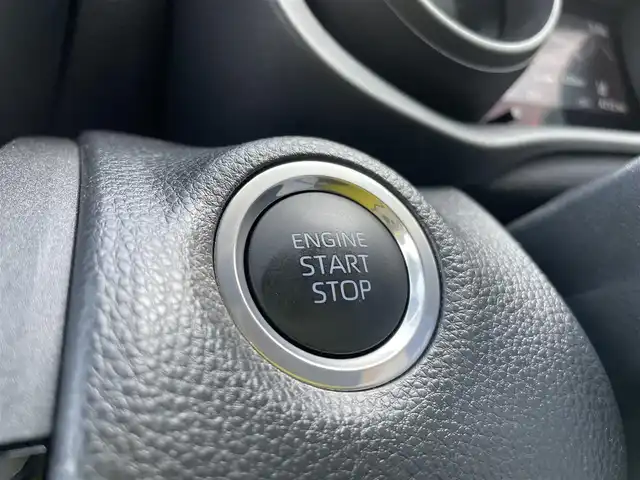 トヨタ ヤリスクロス G 石川県 2023(令5)年 0.4万km プラチナホワイトパールマイカ ワンオーナー/純正ディスプレイオーディオ/ナビ/全方位カメラ/トヨタセーフティセンス/レーダークルーズ/スマートキー/プッシュスタート/電動ミラー/ETC/レーンキープ/社外アルミホイール/純正AW&夏タイヤ積み込み/オートライト/保証書/取説